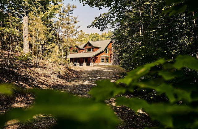 Luxury retreat/Hot tub/Carters Lake/Sleeps 22/Mountain view/firepit/pool table