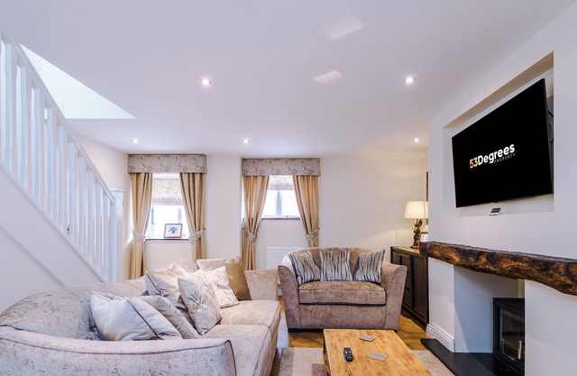Luxury Retreat under Beeston Castle | 53 Degrees Property | Sleeps 2