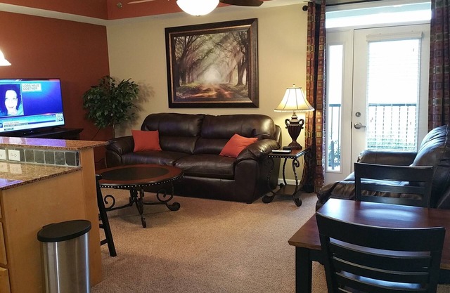 1 BR Luxury Riverfront Condo / Perfect Location / 2 BR également disponible VRBO # 859465