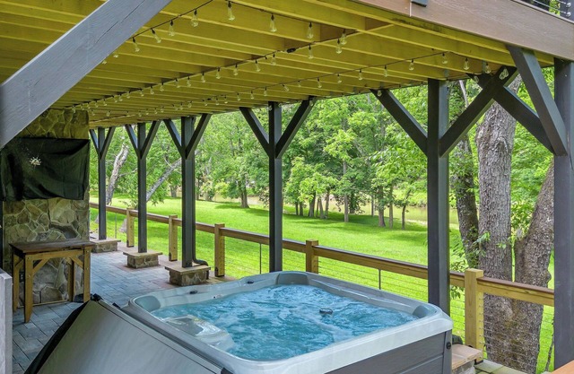 Luxury Riverfront Retreat - Game Room + Hot Tub + Lounge & Bar + Chef's Kitchen