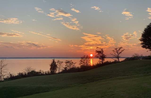 Luxury Riverfront Condo w/ sunrise & sunset views