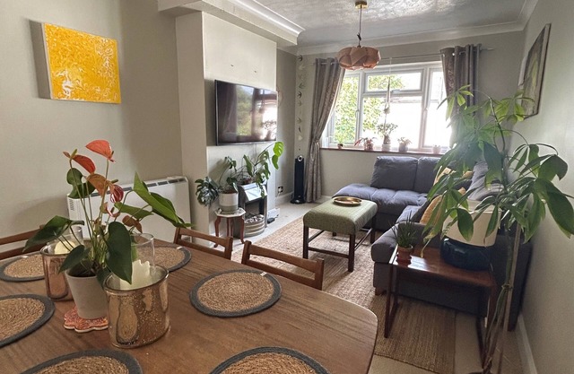 Luxury Riverside Apartment in Walton-on-Thames
