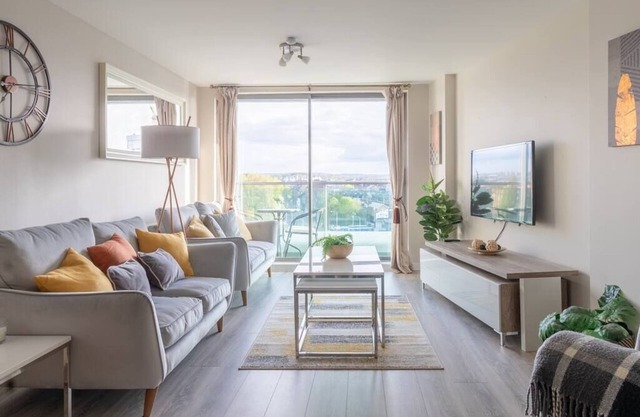 Luxury Riverview City Centre Apartment 1
