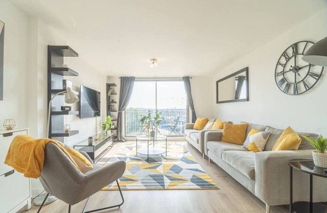 Luxury Riverview City Centre Apartment 2