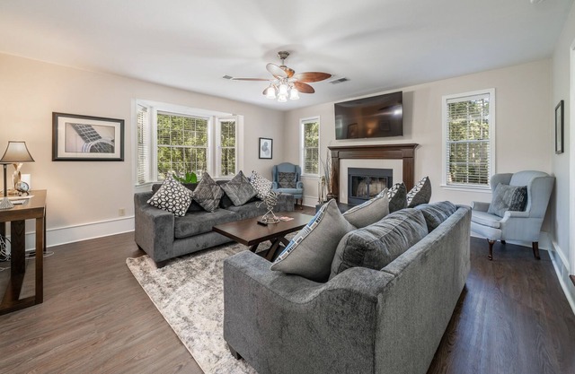 Luxury Hot Springs Inn w/ Deck Near Lake Hamilton