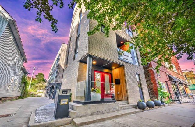 Luxury Rooftop Oasis Tremont: Sauna & Cold Plunge