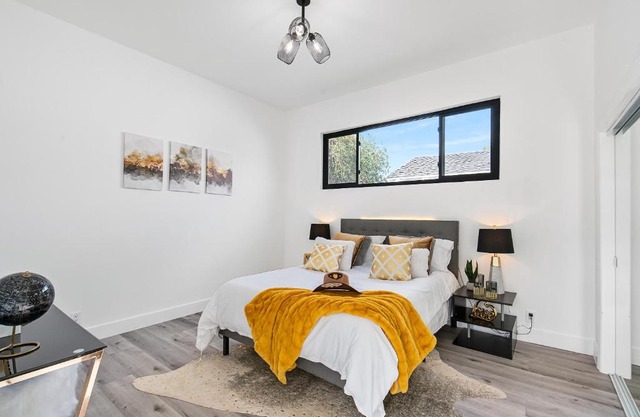 Luxury Room in Luxury Villa in Los Angeles with DTLA City & Pacific Ocean Views