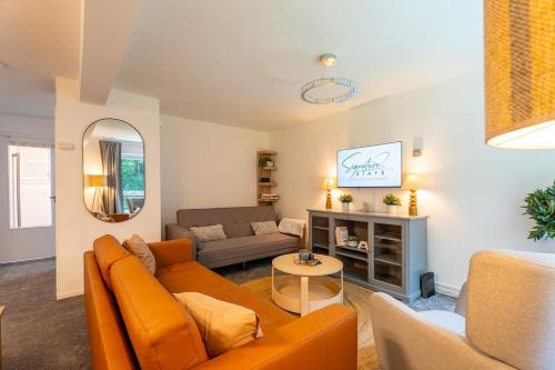 Luxury Roundhay 3 Bed with Sofa Bed Tropical World