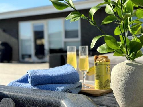 Luxury row house in quiet area with infrared sauna and hot tub