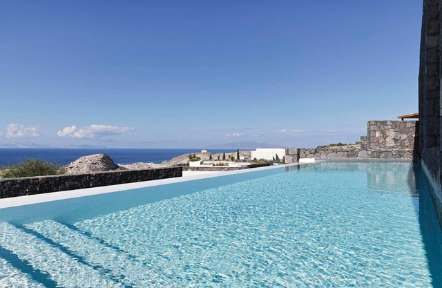 Luxury Santorini Villa | Villa Sirens Song | 3 Bedrooms | Private Infinity Pool with Stunning Sea Views | Furnished Outdoor Area | Oia