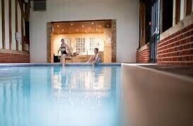 Luxury Scandinavian lodge with HOT TUB situated on golf resort