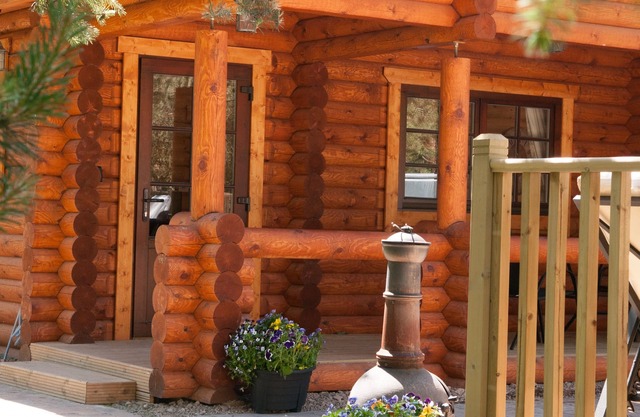 Cabane en rondins scandinave de luxe avec immense bain à remous privé