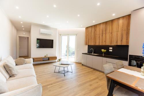 Luxury Seaside Escape - Coralia