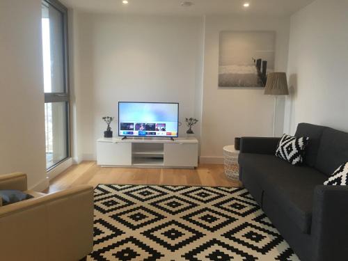 LUXURY SERVICED APARTMENT*