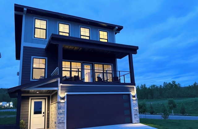 BEAUTIFUL MODERN SKI HOUSE - Views Spacious Sauna 20% Off Bike Rental