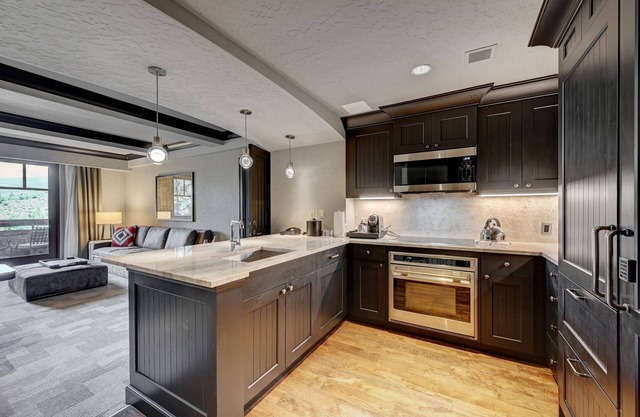 Million $ 2BR Luxury Resort Ski-in / out Residence ★★★★★ Ritz-Carlton BG