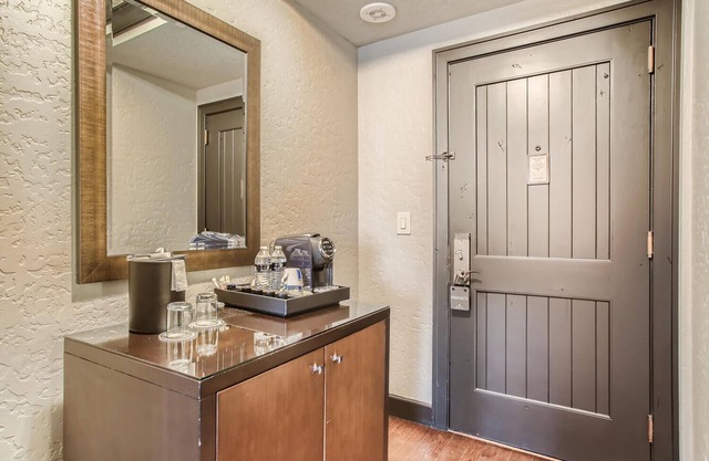Ski-in / out Private Master Suite Ultra Lux Inside Ritz Bachelor Gulch