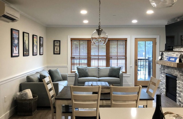 Luxury Ski IN/Ski OUT Kearsarge Brook Condo 2 bed, 2 bath at Cranmore Mountain