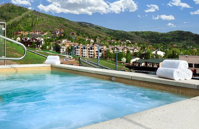 Luxury SKI-IN/SKI-OUT Resort + Amenities. 2BR Suite