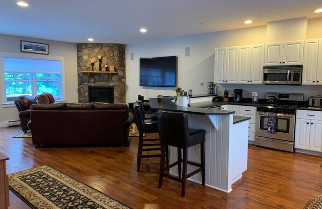 Luxury Ski In/Out Timbers Unit with Hot Tub and Amazing Views!