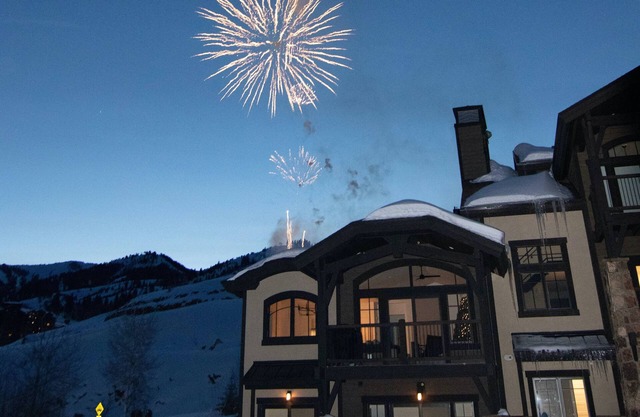 Luxury Ski Villa! Views, Private Spa, Steps to lift- Holiday Specials Available!
