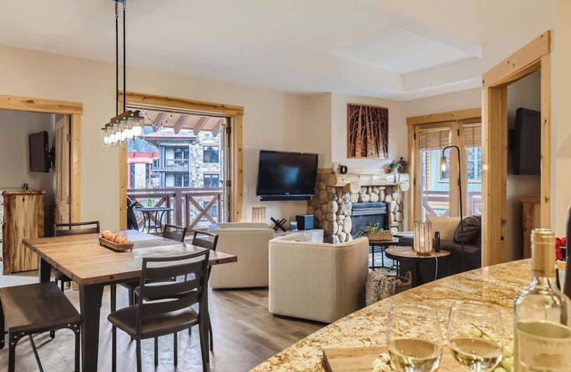 Steps to Ski Lifts, Luxury Condo, Oversized Deck, Views & Hot Tub.