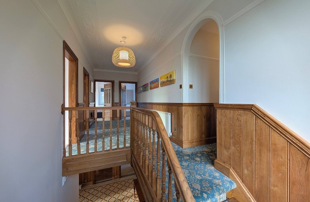 Luxury, Spacious Family House w/ large garden. Pet Friendly. Walk to beach.