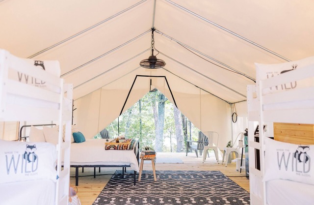 Luxury Spacious Glamping, Lake View, Grill, Pool, Pet Friendly, Swim
