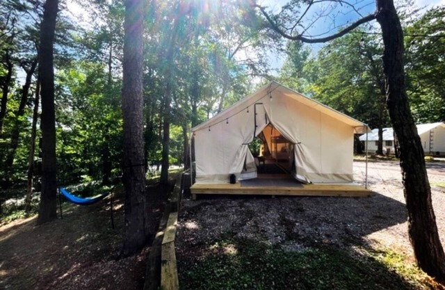 Luxury Spacious Glamping, Cheaha State Park, Firepit, Pet Friendly, Swim