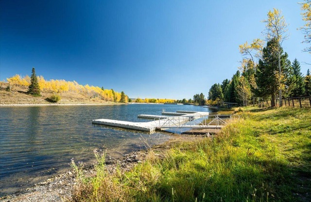 Henry's Lake Hideaway,Hot Tub,25Miles2Yellowstone,5 BR/4BA, Private Dock,Fireside Stargazing!