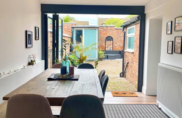 Luxury spacious renovated townhouse in town centre