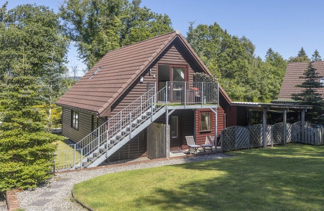 Wee Secret Lodge Apartment with indoor spa bath