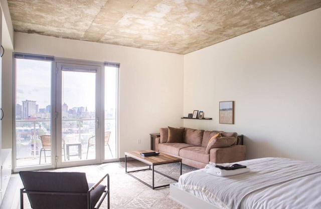 Flexhome East Side Studio UR6 - Brady+Gym+Balcony