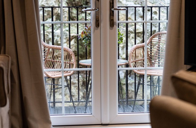 Luxury studio apartment in the pretty village of Stoney Middleton. Sleeps 2.