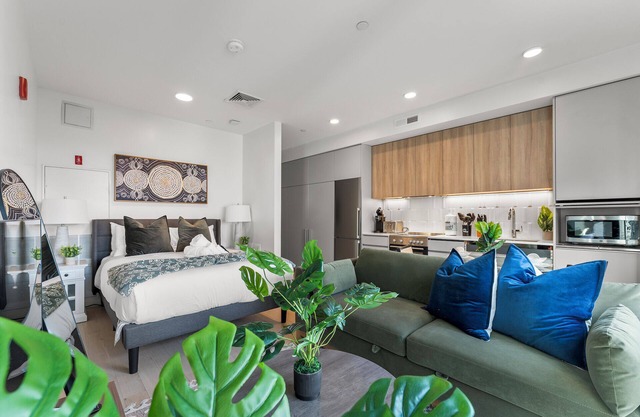 Luxury Studio Next to Broadway 0633