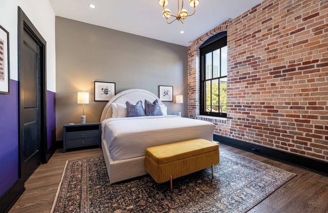 Luxe Downtown Large Private Terrace, Sleeper Sofa, Gym, Gameroom Rooftop Pool by Superdome