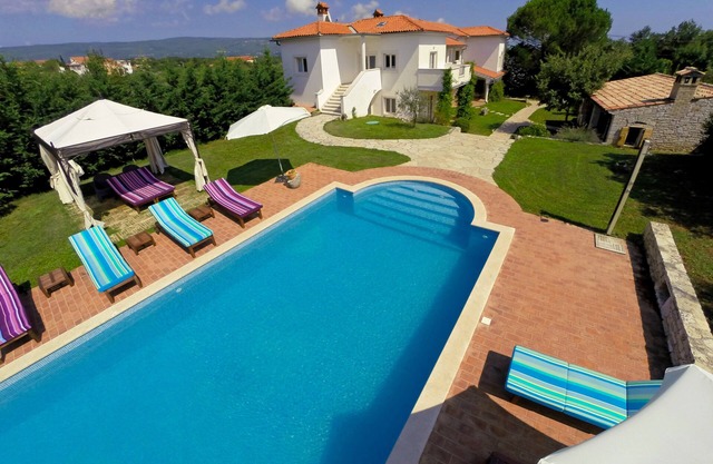 SUPER LUXE MAISON grand, 5 CHAMBRES, 10 personnes ont recours CALME