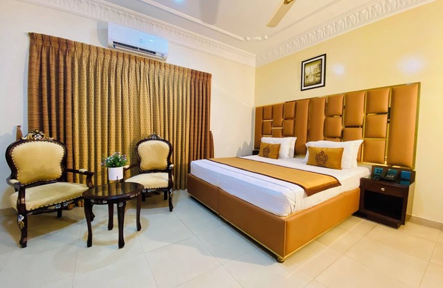Luxury Superior King Room with complete anemities.