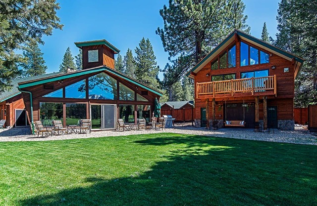 Luxury Swimming Pool Estate on Golf Course