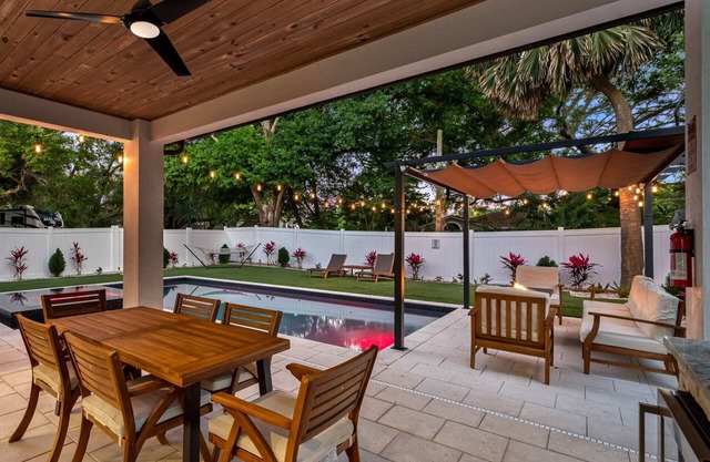 Luxury Tampa Home w/ Pool, Jacuzzi & Amenities