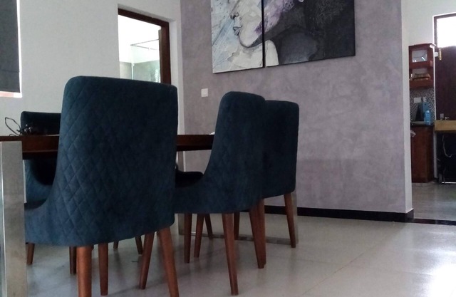 Luxury Three Bedroom house! 20 minutes to Katunayake Airport!!