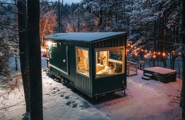 Luxury Tiny Home Getaway- IRIS Home