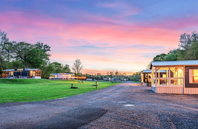 4 Heron Haus Luxury Pet Friendly Firepit Minutes to Lake Guntersville X Downtown