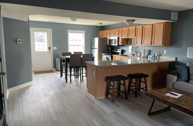 Luxury Townhome #2 - Remodeled Feb 2021