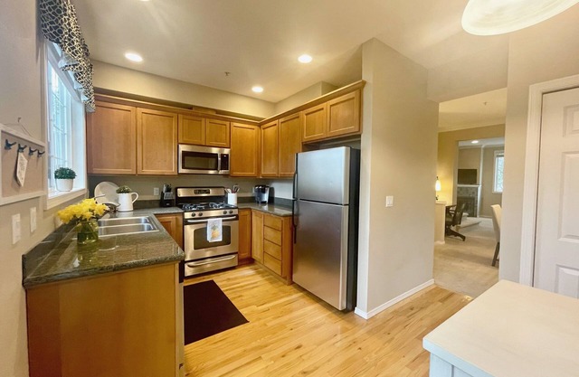 Luxury Townhouse in the Heart of Sammamish