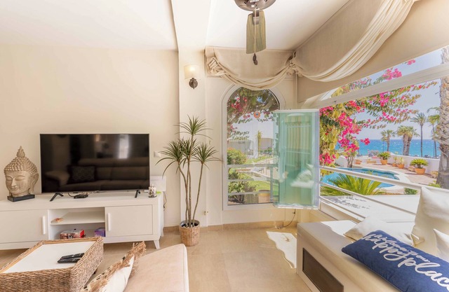 Maison de luxe avec vue sur la mer pour des vacances idéales!