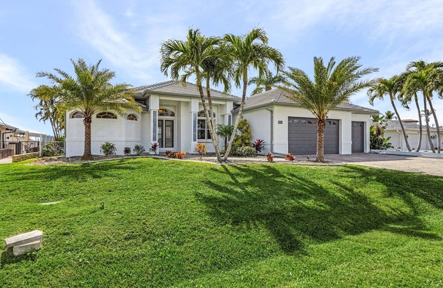 Luxury Tropical Oasis on the Caloosahatchee River with Panoramic Southern Views!