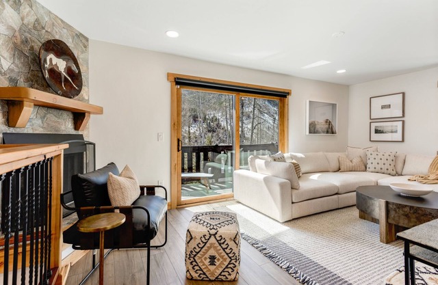 Luxury Vail 3bd/2ba w/ Hot Tub!