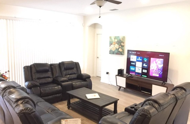 G7017 Disney's Neighbour 13 BR / 10 BA WIFI / SPA & PISCINE