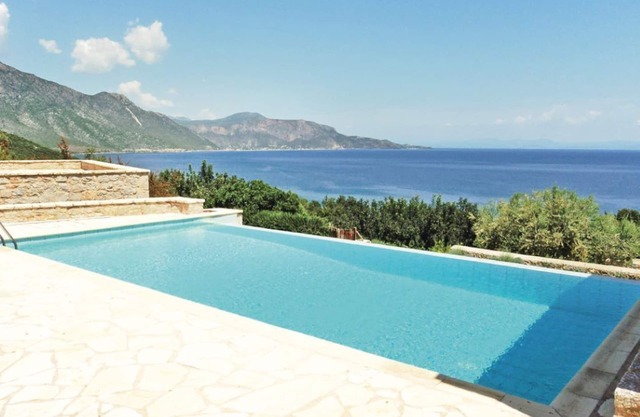 VILLA DE LUXE À POULITHRA